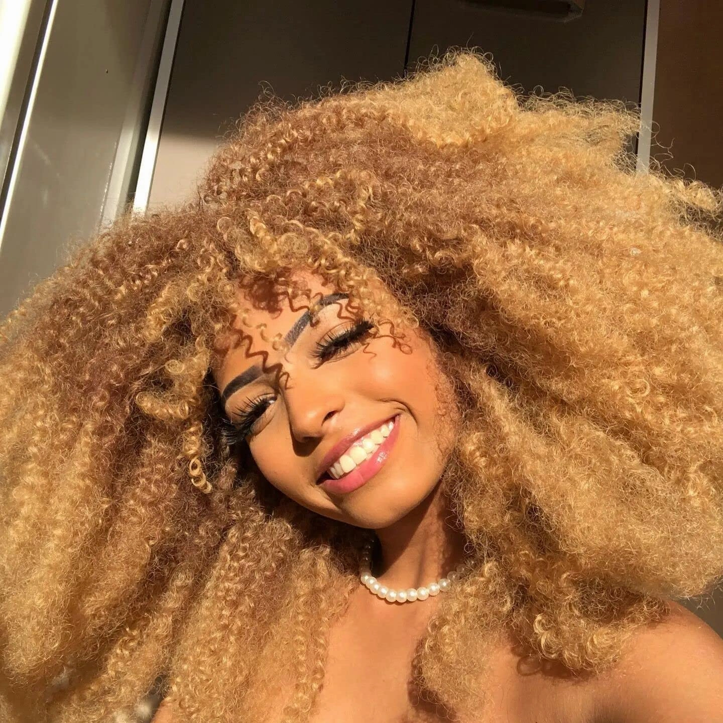 18Inch Long Curly Wig With Bangs for Black Women Afro Bomb Kinky Curly Wig Fluffy and Soft Synthetic Hair（33/27）