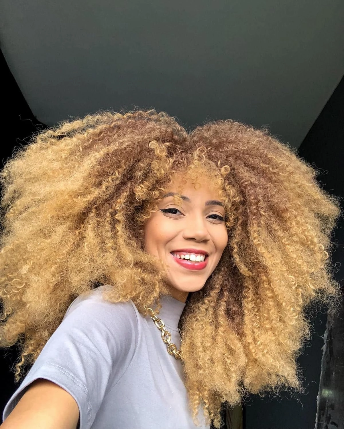 18Inch Long Curly Wig With Bangs for Black Women Afro Bomb Kinky Curly Wig Fluffy and Soft Synthetic Hair（33/27）