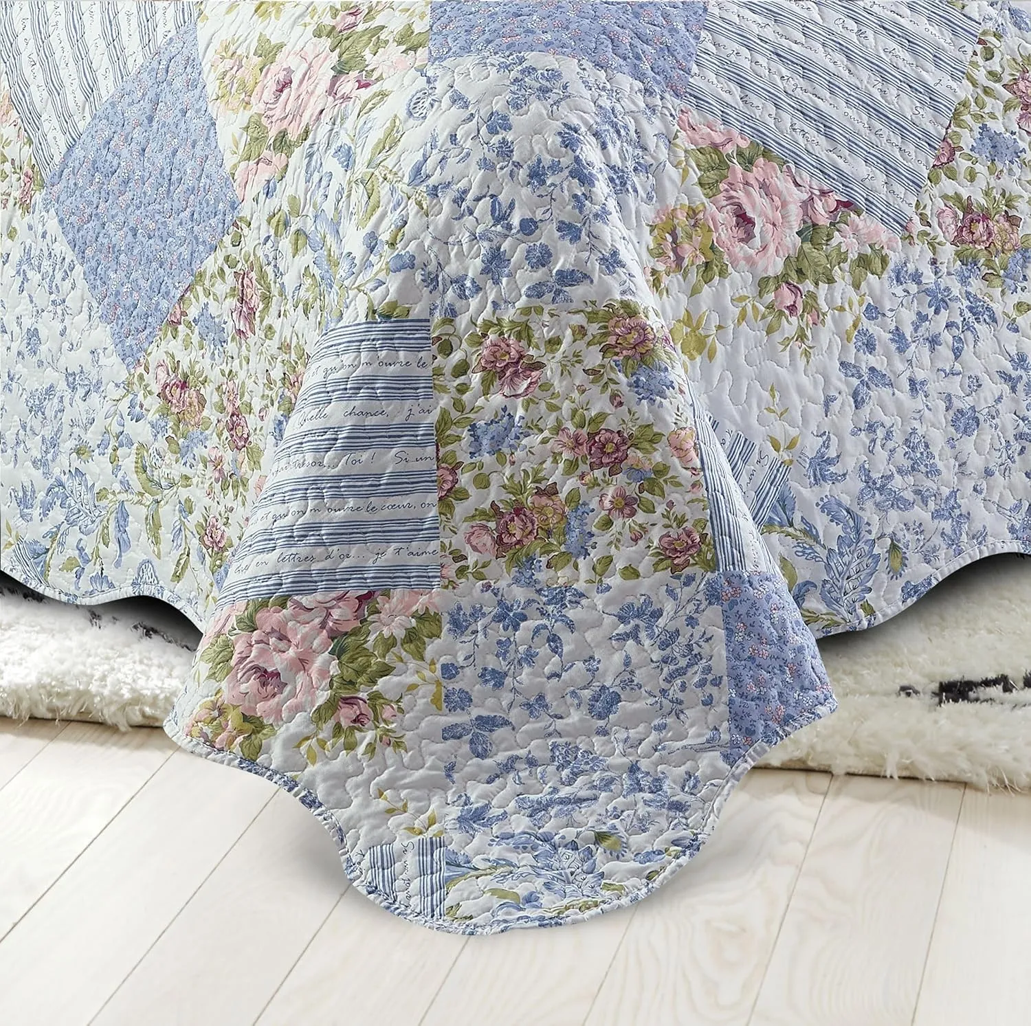 Brilliant Sunshine Blue Rose Patchwork, 3-Piece Quilt Set with 2 Shams, Reversible Bedspread, Soft Lightweight Coverlet, All-Season, Full/Queen, Blue Rose
