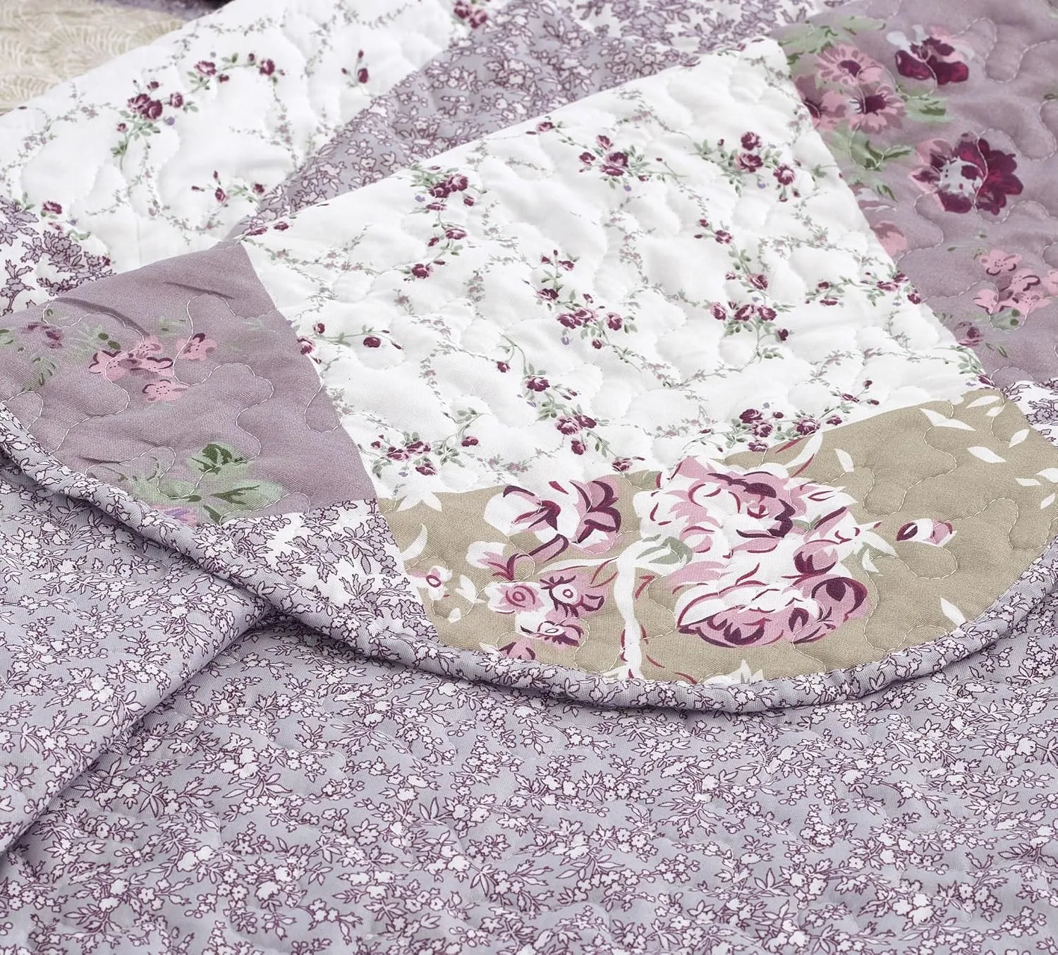 Brilliant Sunshine Lilac and Beige Rose Quilt Set, 2-Piece Bedding Sets with 1 Sham, Patchwork Design, Washable and Reversible Bedspread, Soft Lightweight Coverlet, All-Season, Twin/Twin XL