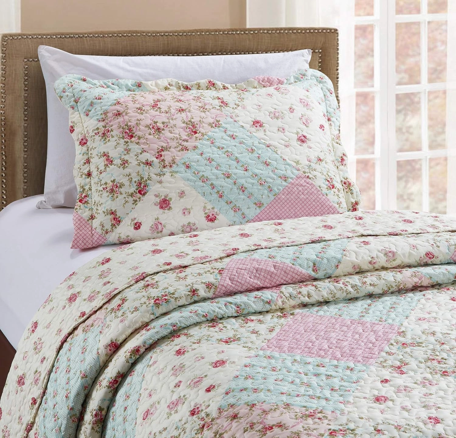 Brilliant Sunshine Roses Quilt Set, 2-Piece Bedding Sets with 1 Sham, Patchwork Design, Washable and Reversible Bedspread, Soft Lightweight Coverlet, All-Season, Twin/Twin XL, Pink Green