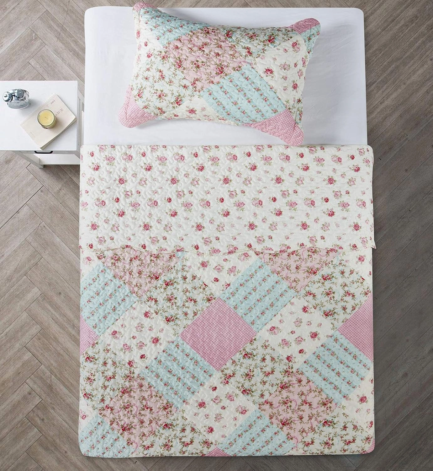 Brilliant Sunshine Roses Quilt Set, 2-Piece Bedding Sets with 1 Sham, Patchwork Design, Washable and Reversible Bedspread, Soft Lightweight Coverlet, All-Season, Twin/Twin XL, Pink Green
