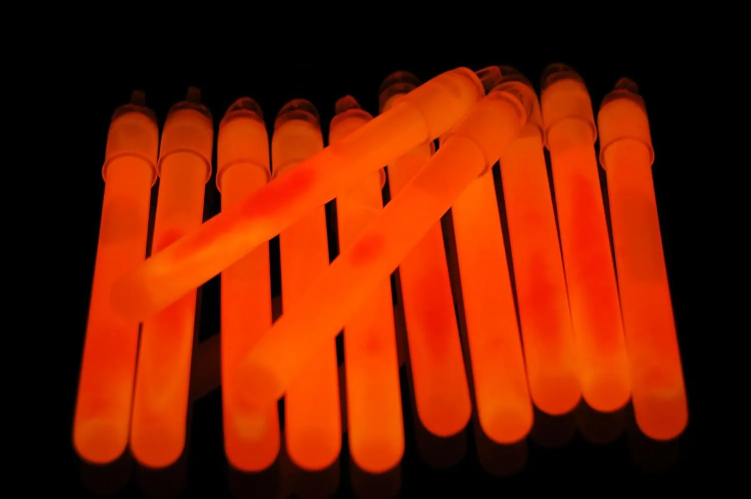 DirectGlow 4 inch Premium Bright Neon Glow Sticks with Lanyards Glow Party Supply Birthday Holiday 10-12 Hour Glow (Orange, 100 Count)