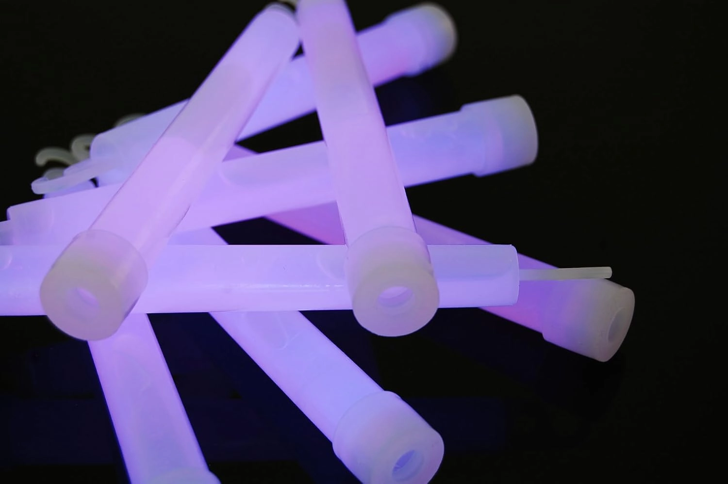 DirectGlow 6 inch 15mm Premium Bright Neon Glow Sticks with Lanyards Glow Party Supply Birthday Holiday 10-12 Hour Glow (Purple, 100 Count)