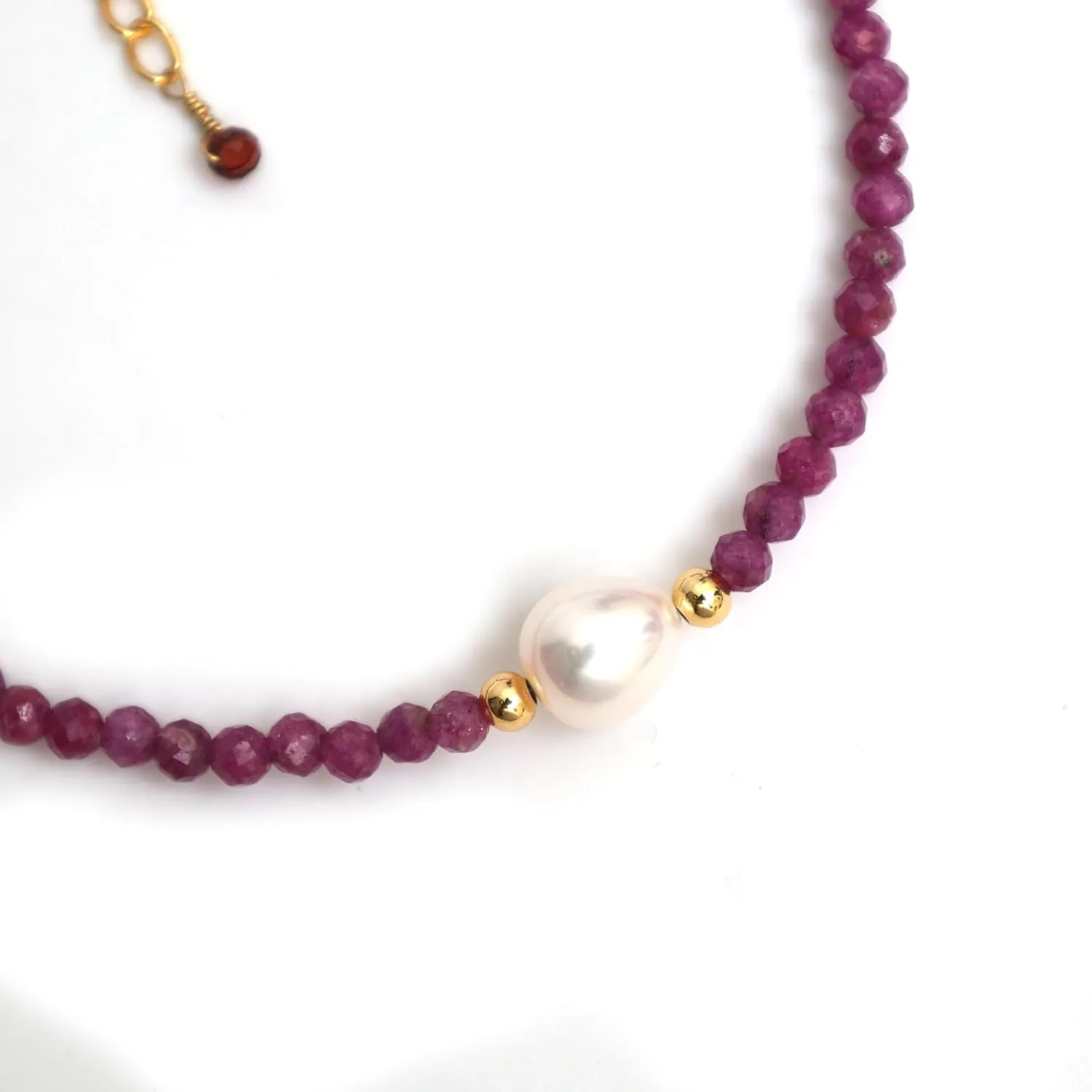Gempires Pink Ruby Beaded Bracelets with Pearl Choker Crystal Jewelry July Birthstone Gifts 7.5 Inch Gold Plated Lightweight Gemstone Bracelets Gifts for All Occasions