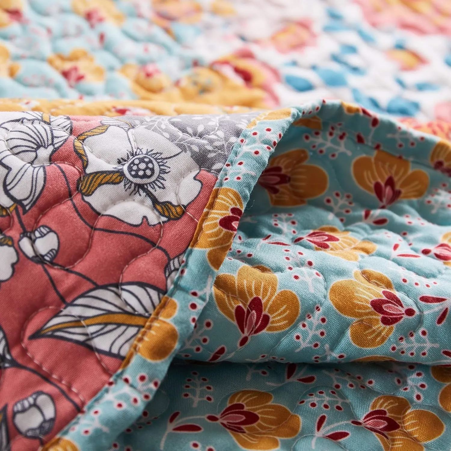 Greenland Home Carlie Modern Floral Quilt, Tapestry & Throw Blanket, 50 x 60 inches, Calico Patches