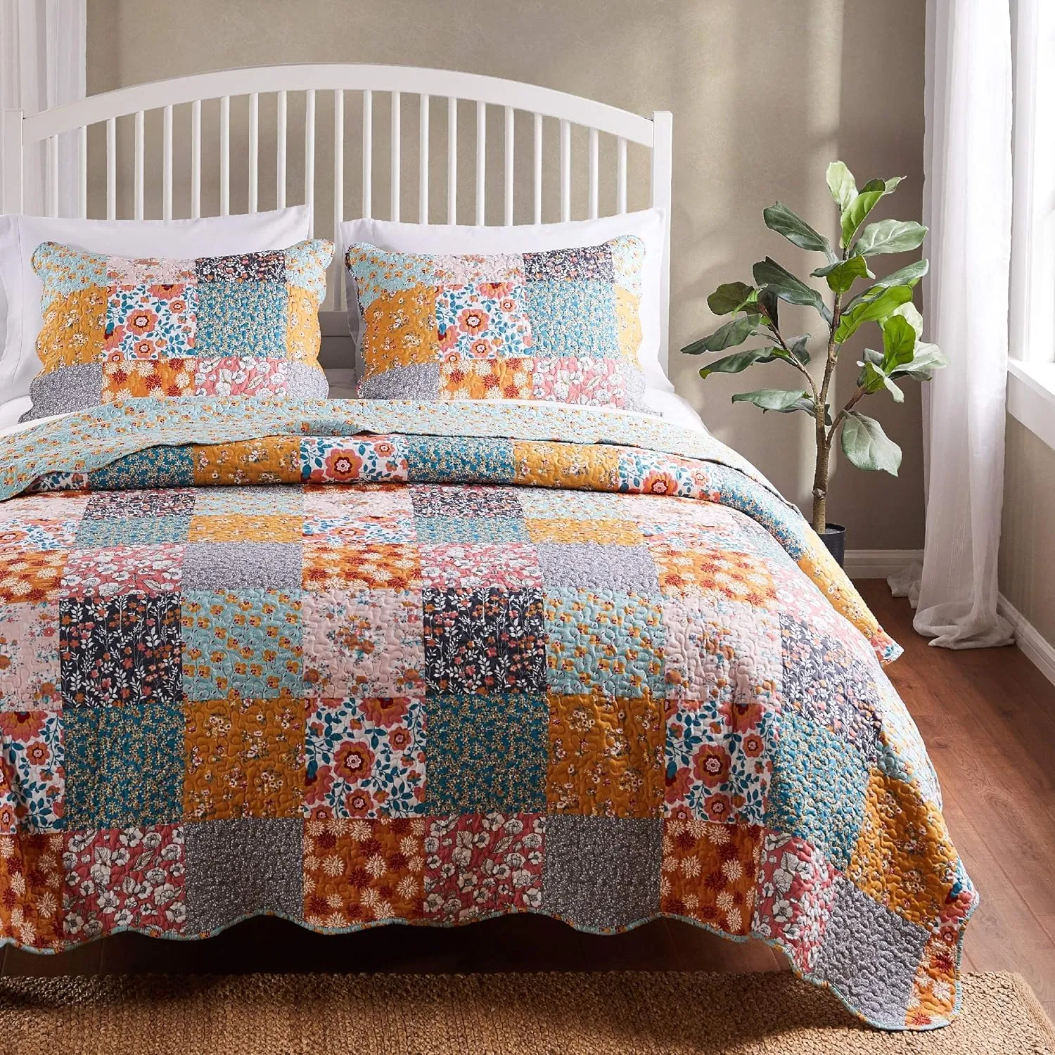 Greenland Home Carlie Modern Floral Reversible Quilt Set, 3-Piece Full/Queen, Calico Patches