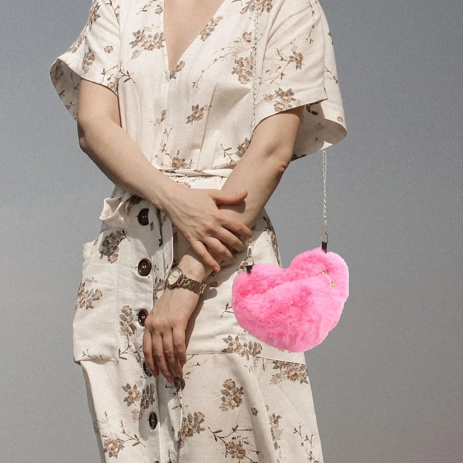 Heart Shaped Purse Soft Fluffy Faux Fur Crossbody Bag Handbag Shoulder Bag with Chain for Women Girls Valentines Day