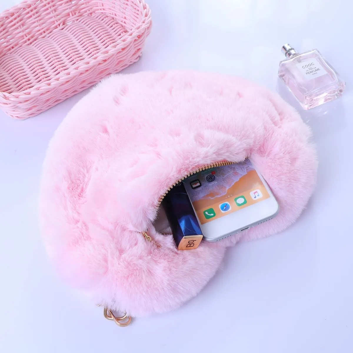 Heart Shaped Purse Soft Fluffy Faux Fur Crossbody Bag Handbag Shoulder Bag with Chain for Women Girls Valentines Day