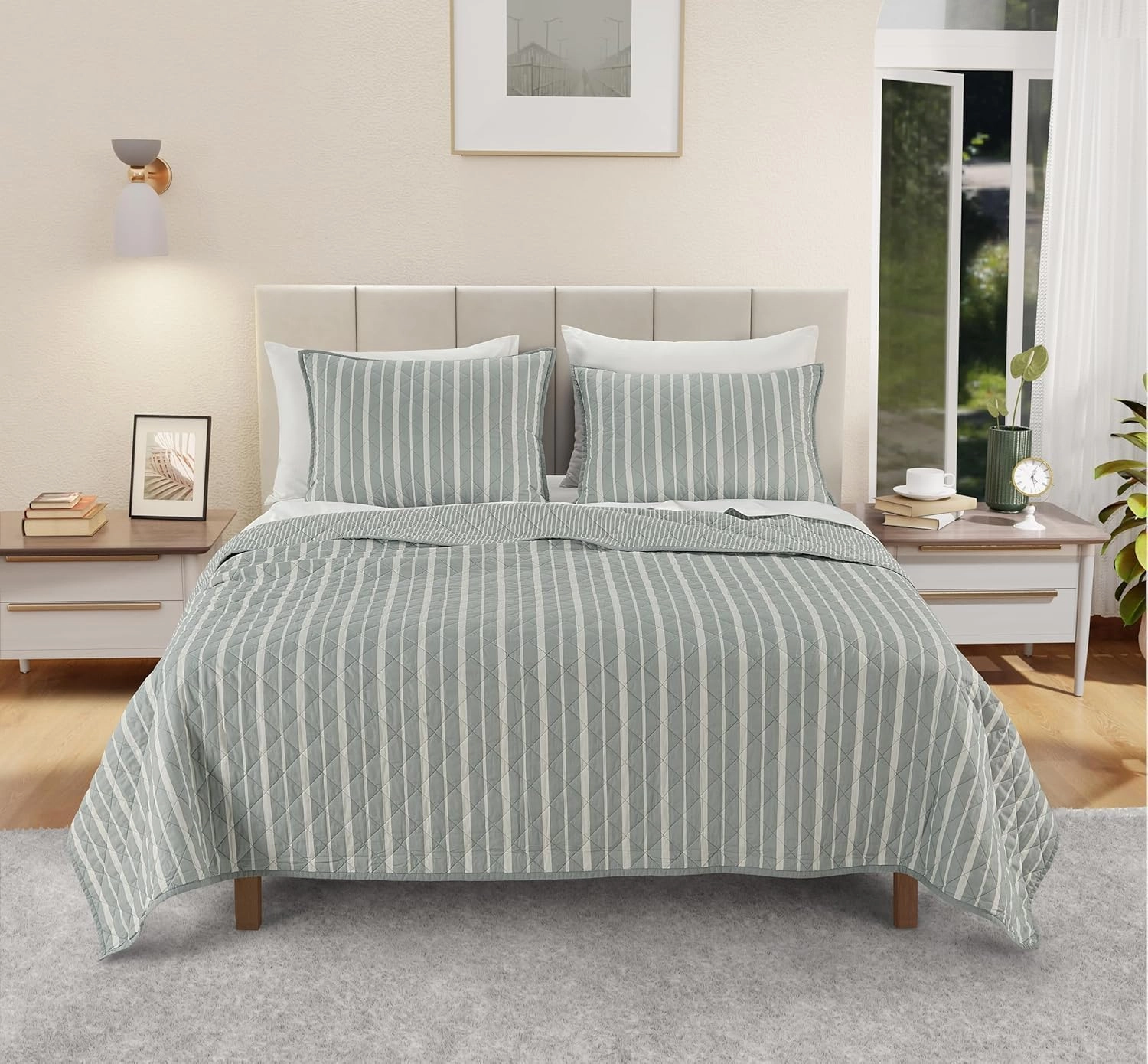 IZOD 100% Cotton Percale Pre-Washed Quilt Set, Ultra-Soft & Reversible Bedding, Twin Sheets Set, Wrinkle-Resistant 2-Pc Cotton Bedspread with Matching Shams, All-Season Comfort - Grey Stripe