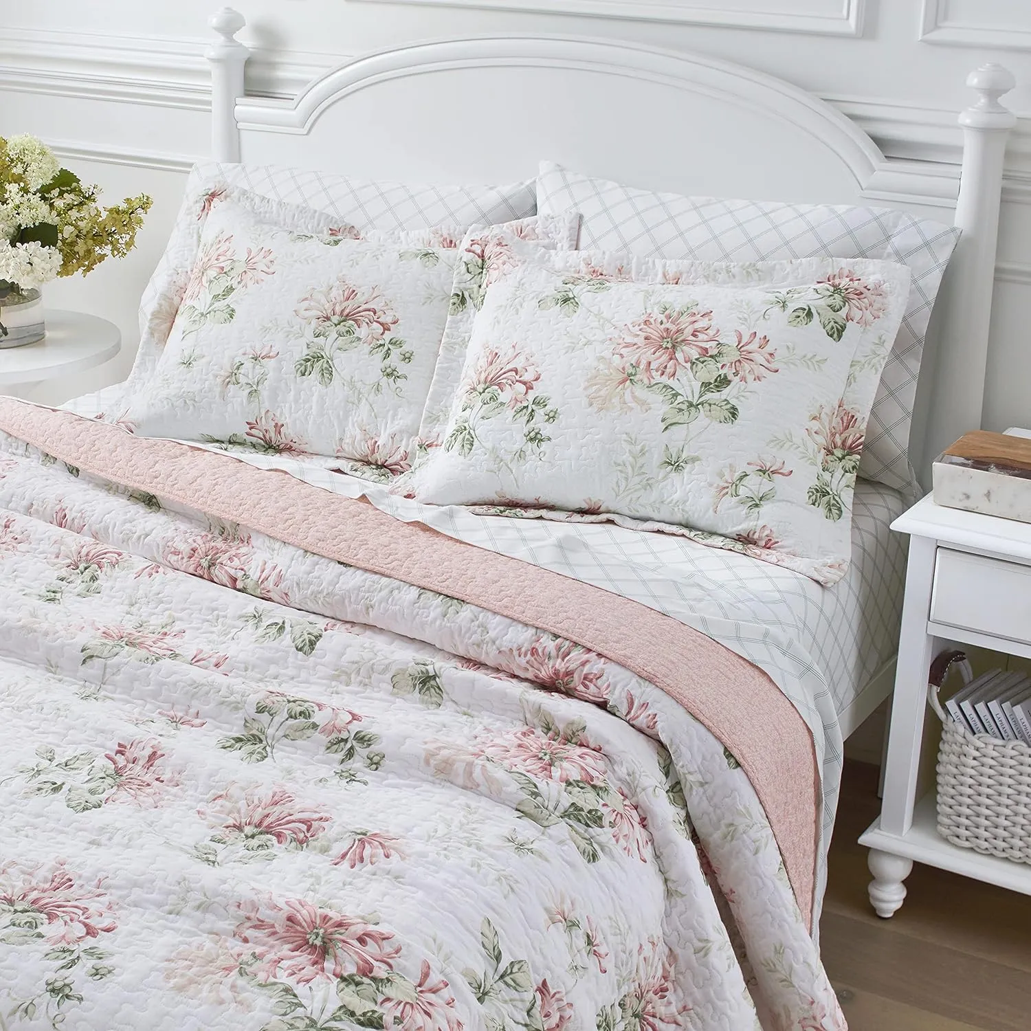 Laura Ashley - King Quilt Set, Cotton Reversible Bedding with Matching Shams, Home Decor Ideal for All Seasons (Honeysuckle Pink, King)