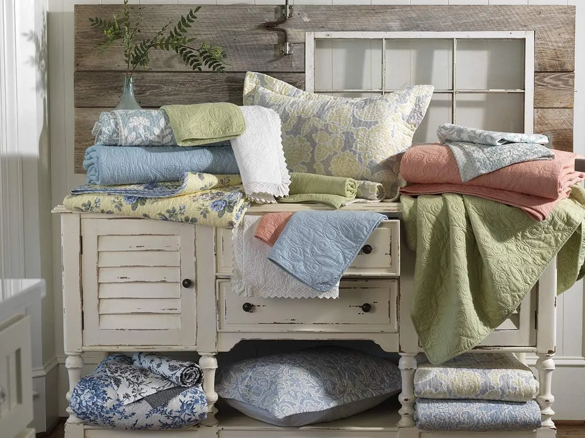Laura Ashley - King Quilt Set, Cotton Reversible Bedding with Matching Shams, Home Decor Ideal for All Seasons (Honeysuckle Pink, King)