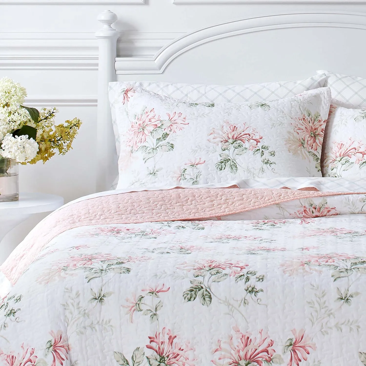 Laura Ashley - King Quilt Set, Cotton Reversible Bedding with Matching Shams, Home Decor Ideal for All Seasons (Honeysuckle Pink, King)