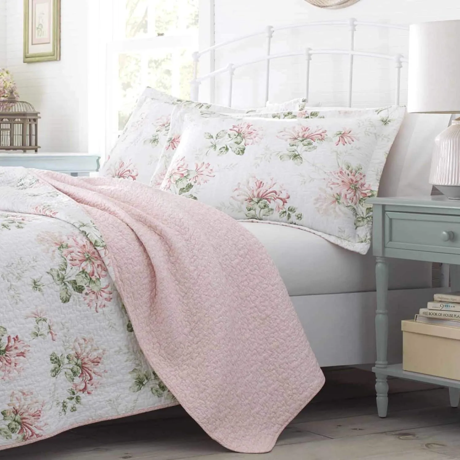 Laura Ashley - King Quilt Set, Cotton Reversible Bedding with Matching Shams, Home Decor Ideal for All Seasons (Honeysuckle Pink, King)