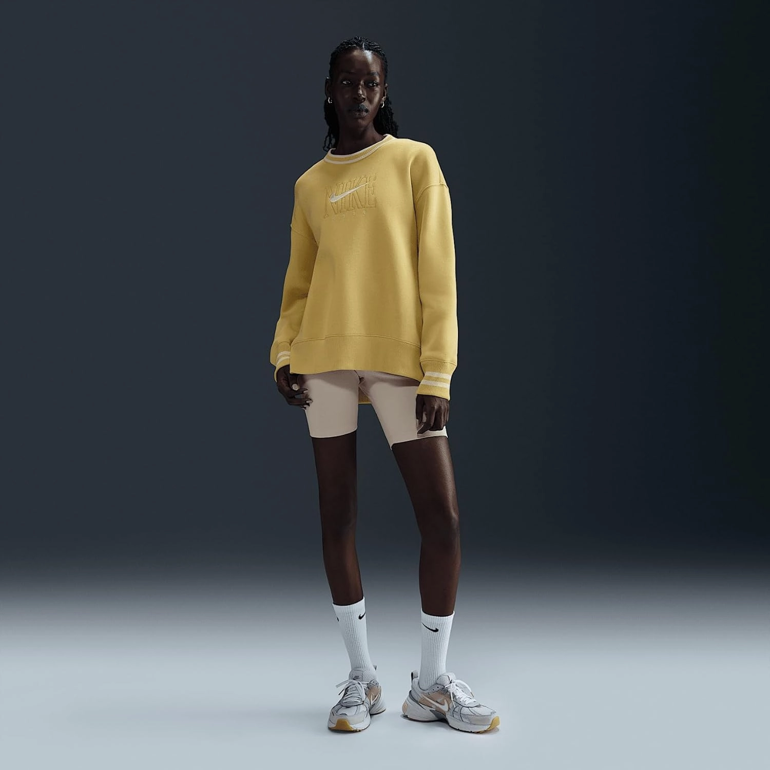 Nike Sportswear Phoenix Fleece Women's Oversized Graphic Crew-Neck Sweatshirt (HJ0949-700, Saturn Gold)