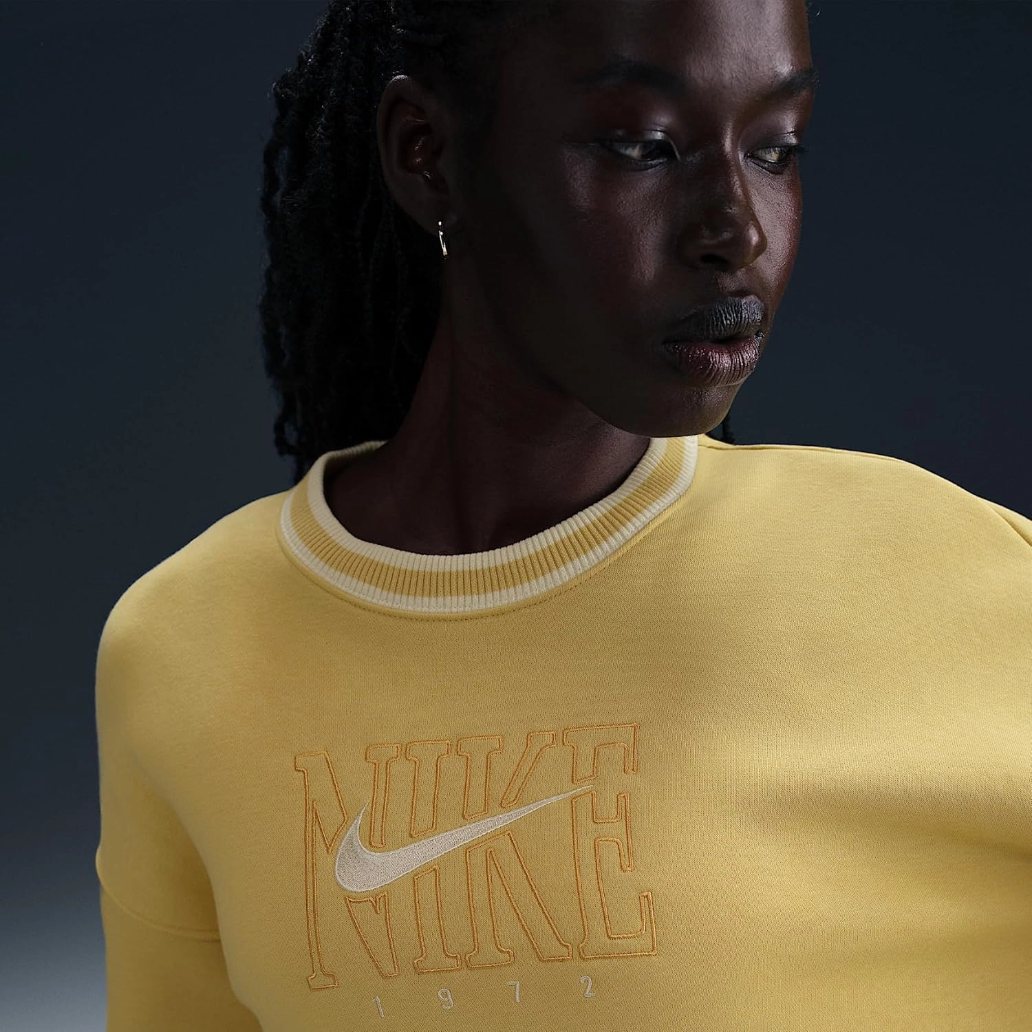 Nike Sportswear Phoenix Fleece Women's Oversized Graphic Crew-Neck Sweatshirt (HJ0949-700, Saturn Gold)