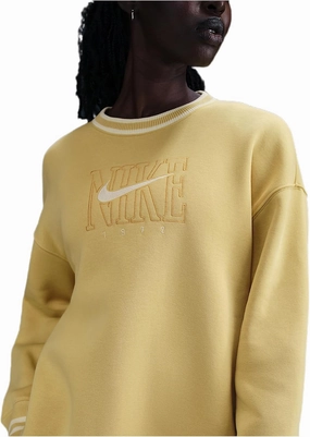 Nike Sportswear Phoenix Fleece Women's Oversized Graphic Crew-Neck Sweatshirt (HJ0949-700, Saturn Gold)