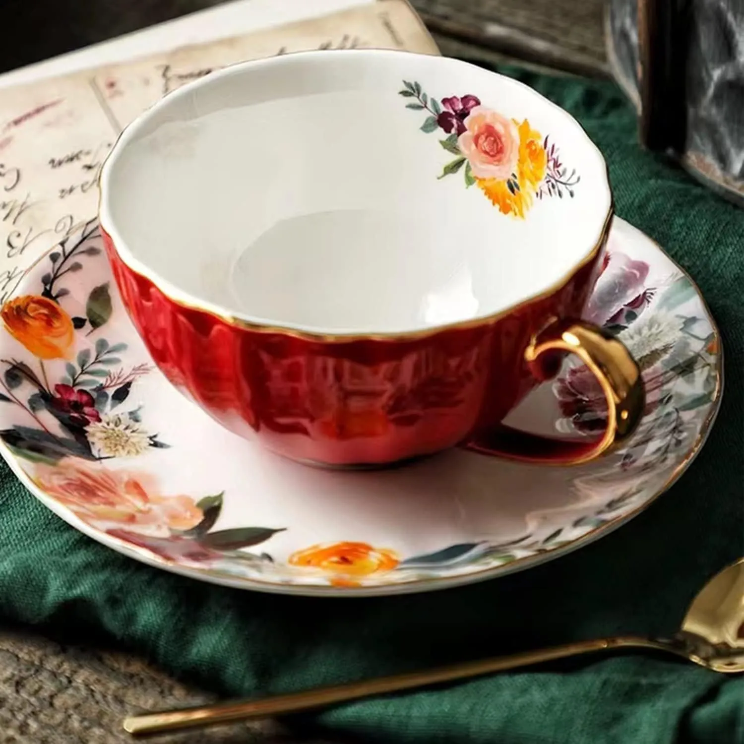 ONEUSTAR Tea Cups and Saucers Set of 2 Bone China Floral English Teacup with Spoon Coffee Cups Cappuccino Espresso Latte Mug for Christmas Gift, 8 Oz