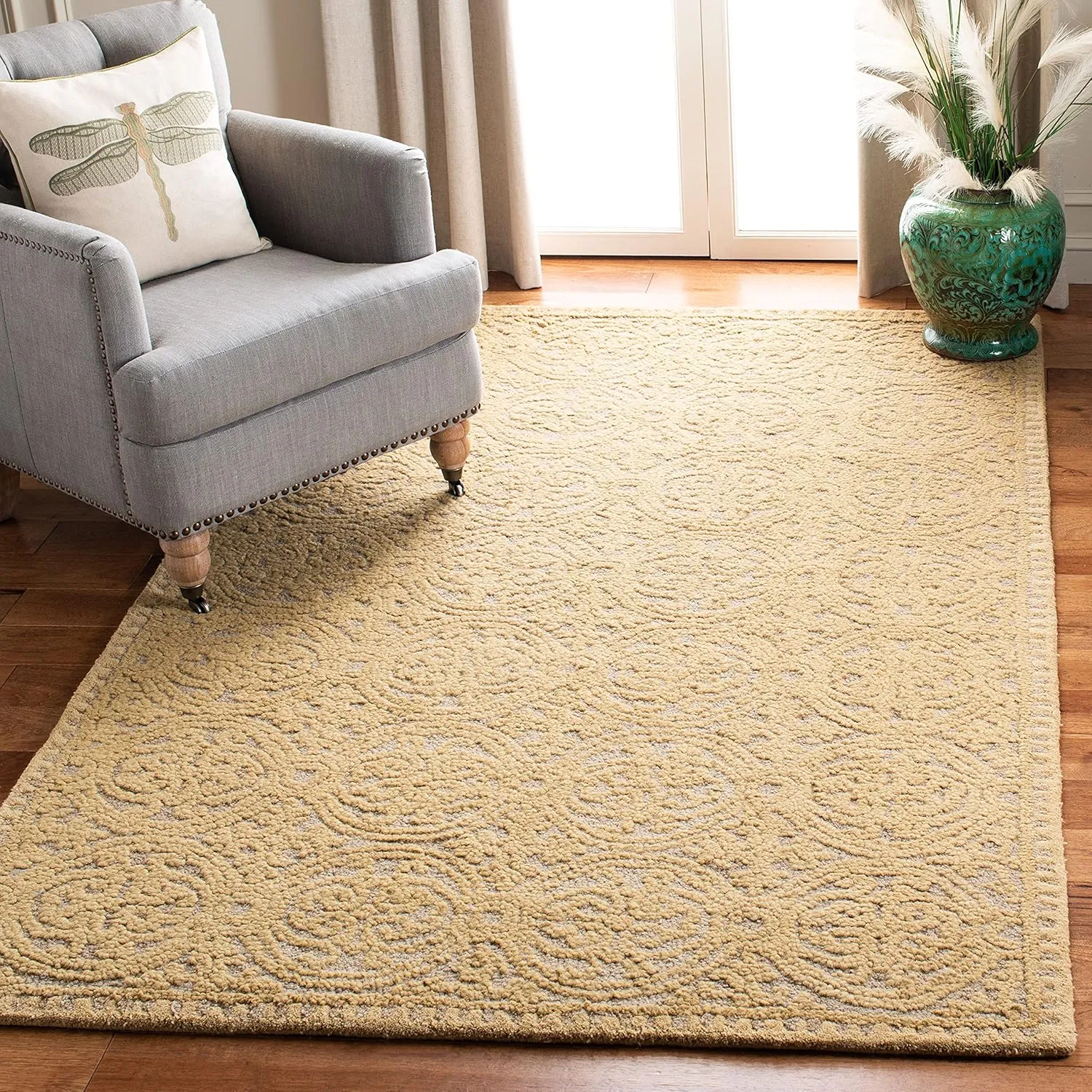 SAFAVIEH Cambridge Collection Area Rug - 8' Square, Light Gold & Dark Gold, Handmade Moroccan Wool, Ideal for High Traffic Areas in Living Room, Bedroom (CAM233A)