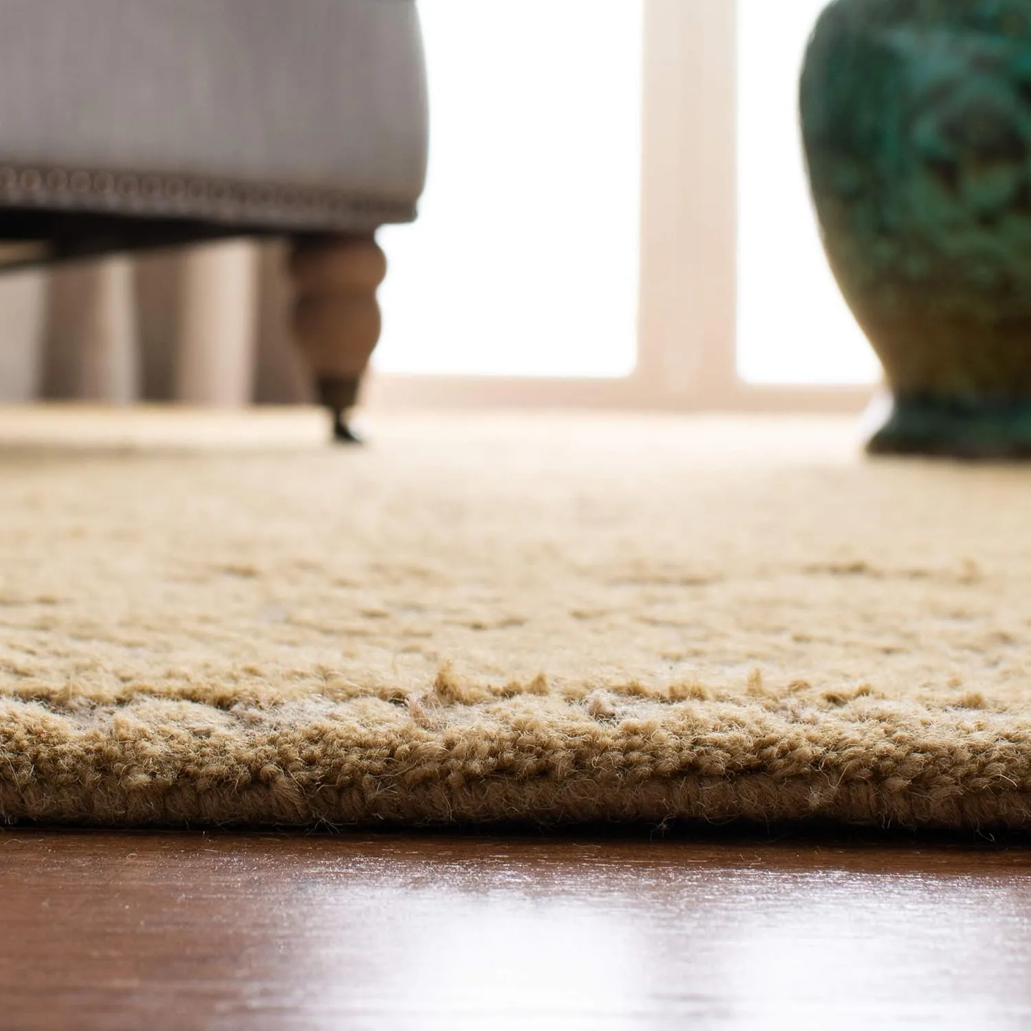 SAFAVIEH Cambridge Collection Area Rug - 8' Square, Light Gold & Dark Gold, Handmade Moroccan Wool, Ideal for High Traffic Areas in Living Room, Bedroom (CAM233A)