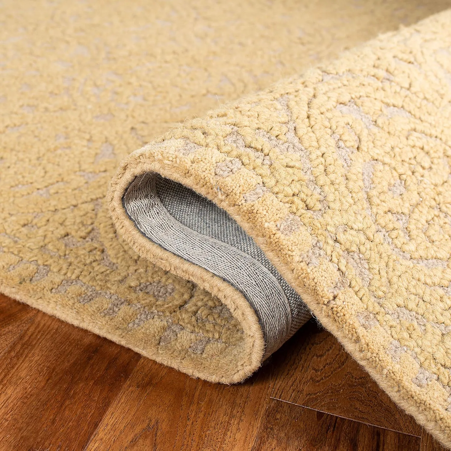 SAFAVIEH Cambridge Collection Area Rug - 8' Square, Light Gold & Dark Gold, Handmade Moroccan Wool, Ideal for High Traffic Areas in Living Room, Bedroom (CAM233A)