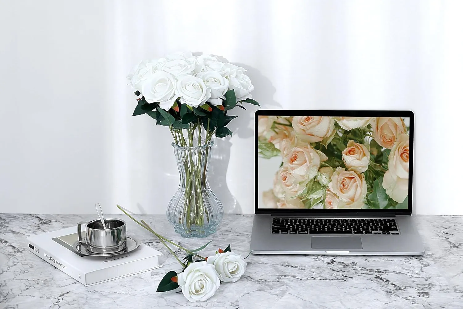 SITUMEIZI 15PCS White Artificial Roses Silk Flowers Fake Roses Realistic Bouquet Long Stem with Gift Box for Mother's Gift Day Home Party Wedding Decorations