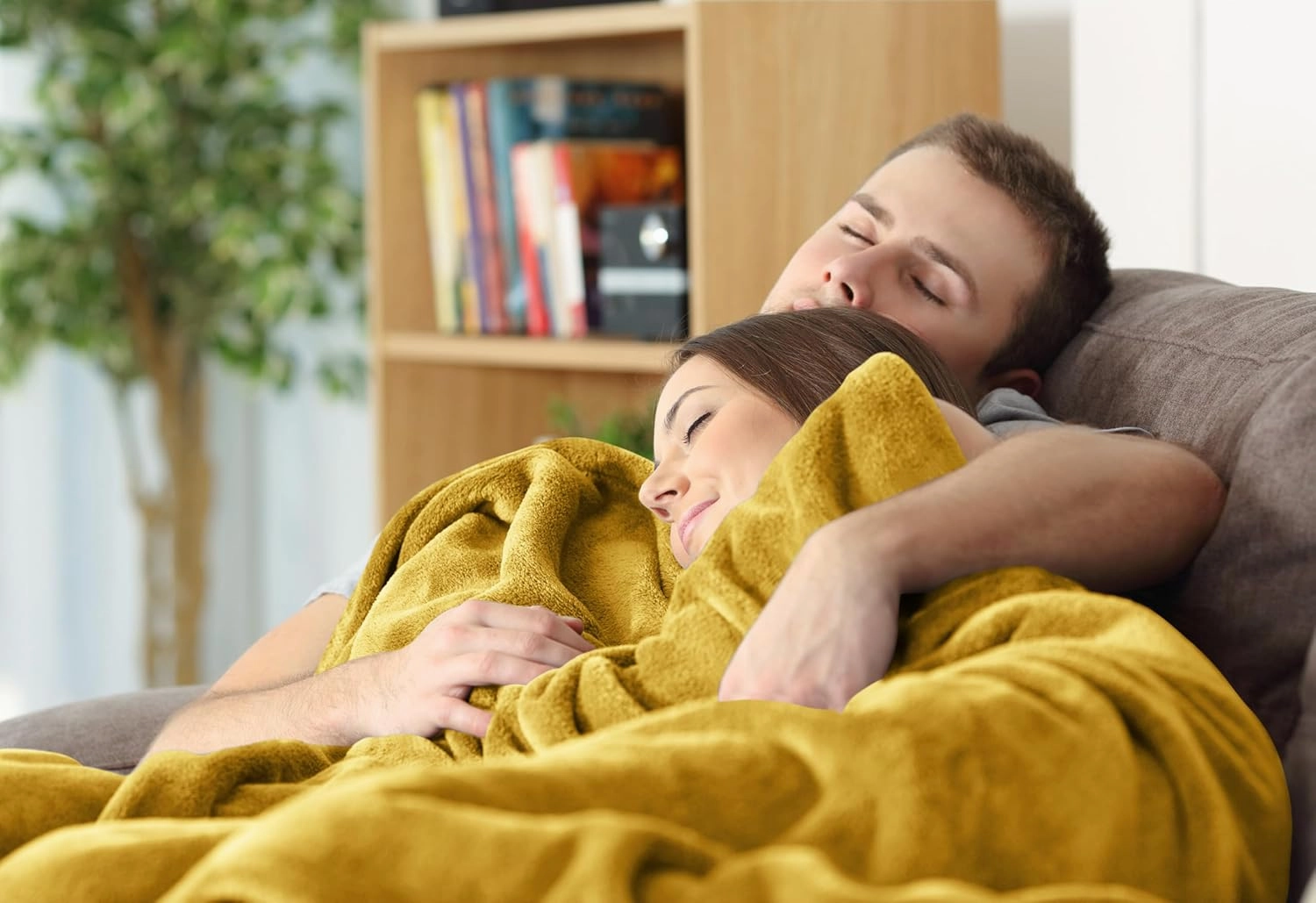 Utopia Bedding Fleece Blanket Full Size Gold 300GSM Luxury Fuzzy Soft Anti-Static Microfiber Bed Blanket (90x84 Inch)