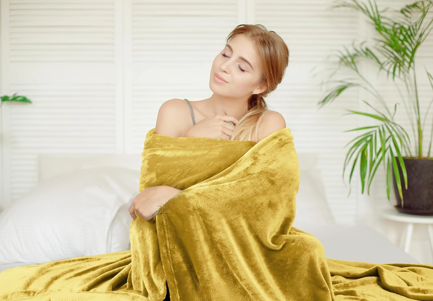 Utopia Bedding Fleece Blanket Full Size Gold 300GSM Luxury Fuzzy Soft Anti-Static Microfiber Bed Blanket (90x84 Inch)