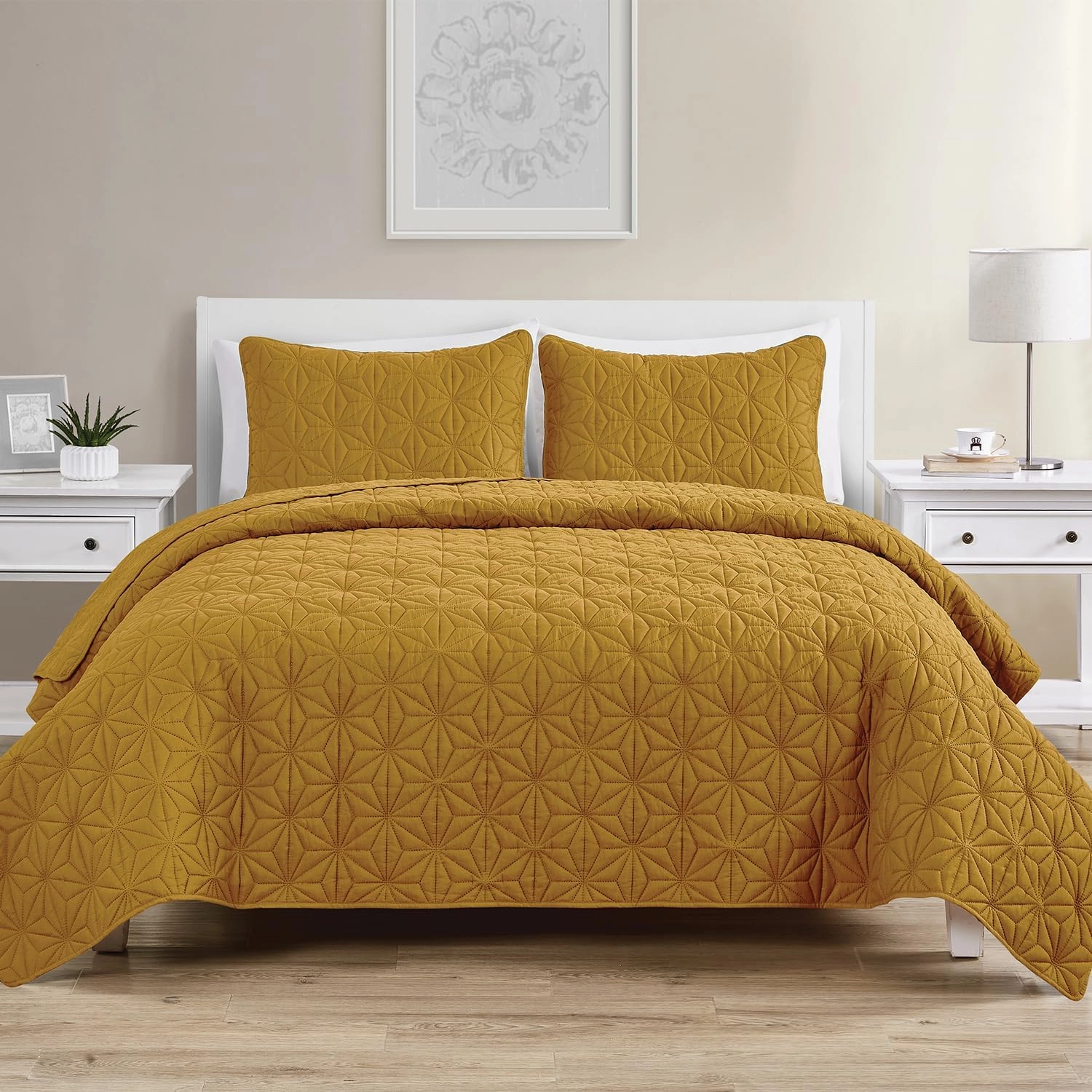 VCNY Home - Quilt Set, Soft Bedding with Matching Shams, Dorm Room Essentials, Use As Bedspread or Throw Blanket (Kaleidoscope Gold, Full/Queen)